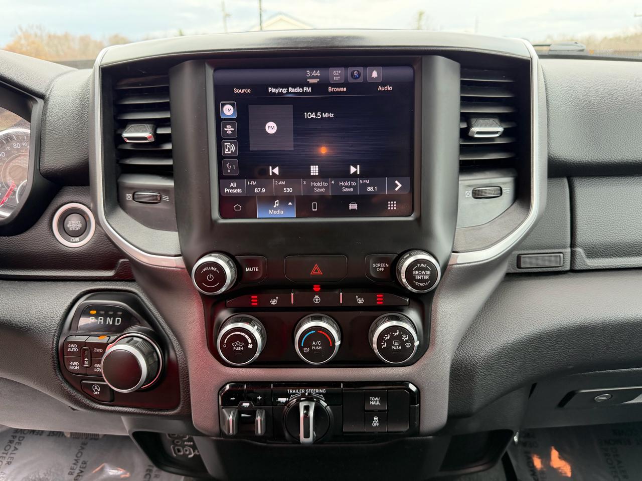 RAM 1500 Big Horn 4x4 Quad Cab 6'4" Box 2023