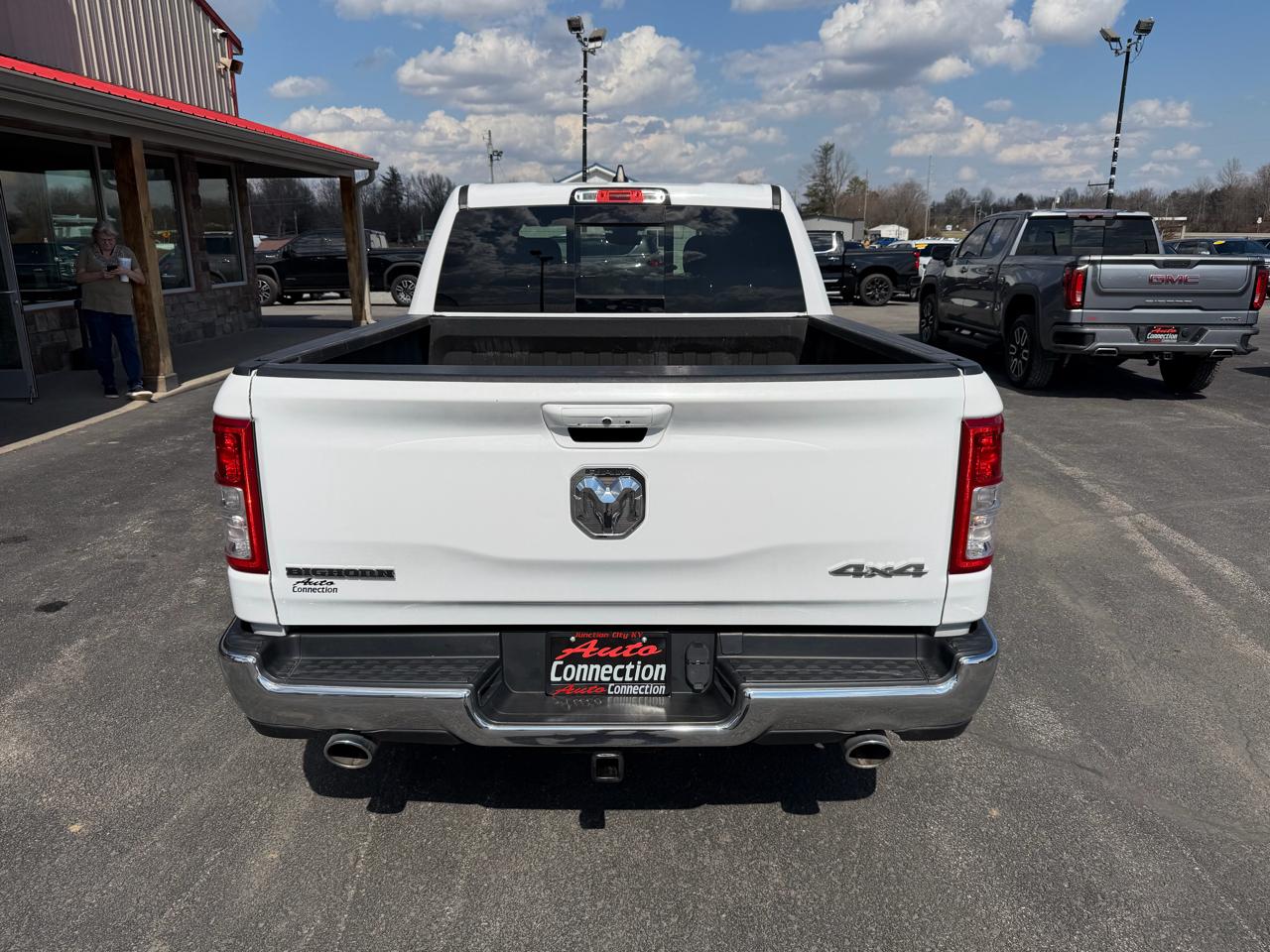 RAM 1500 Big Horn 4x4 Crew Cab 5'7" Box 2022