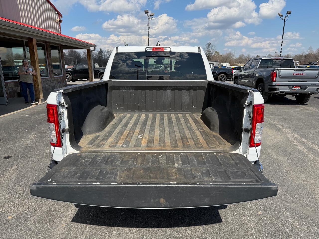 RAM 1500 Big Horn 4x4 Crew Cab 5'7" Box 2022