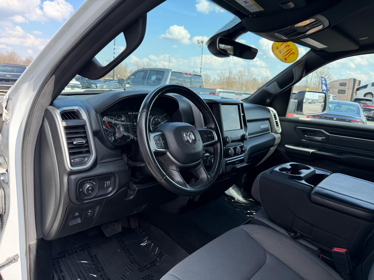 RAM 1500 Big Horn 4x4 Crew Cab 5'7" Box 2022