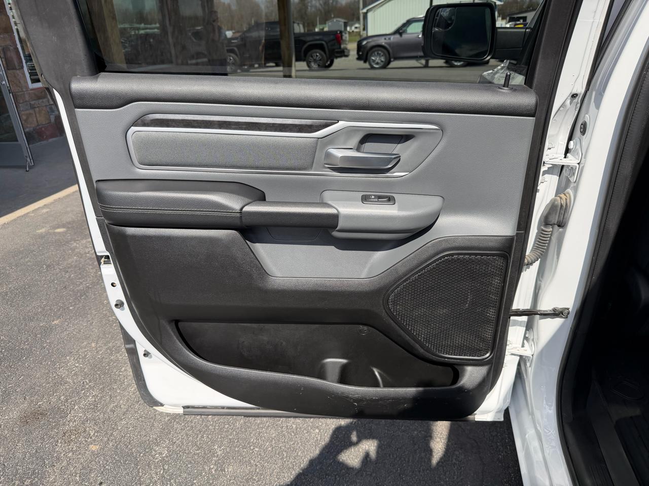 RAM 1500 Big Horn 4x4 Crew Cab 5'7" Box 2022