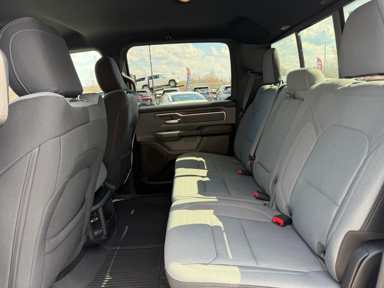 RAM 1500 Big Horn 4x4 Crew Cab 5'7" Box 2022