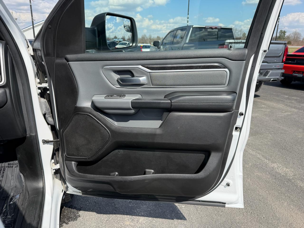 RAM 1500 Big Horn 4x4 Crew Cab 5'7" Box 2022