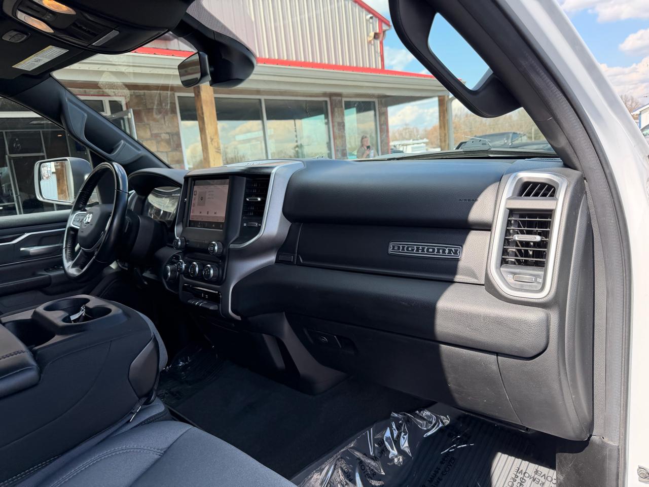 RAM 1500 Big Horn 4x4 Crew Cab 5'7" Box 2022