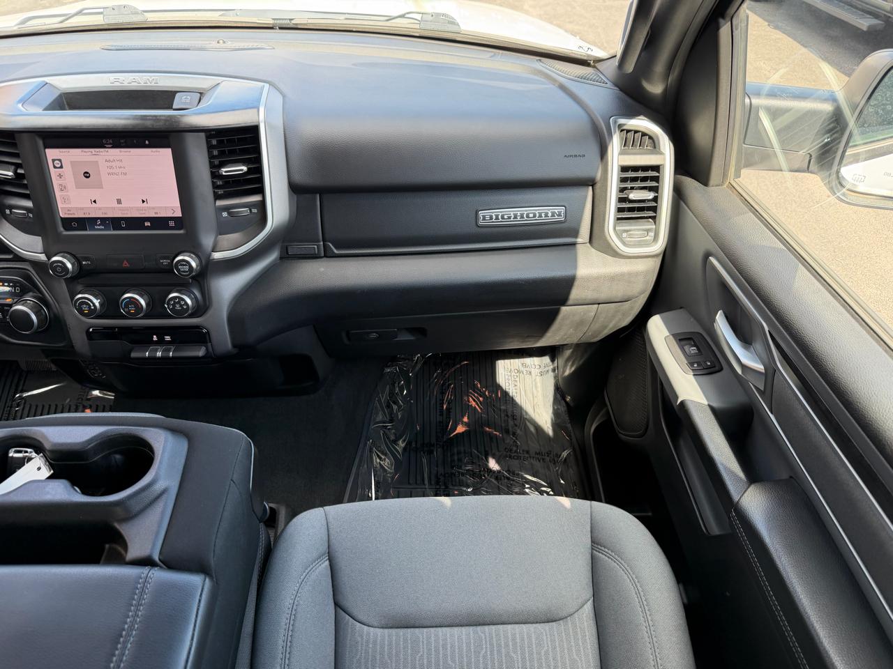 RAM 1500 Big Horn 4x4 Crew Cab 5'7" Box 2022