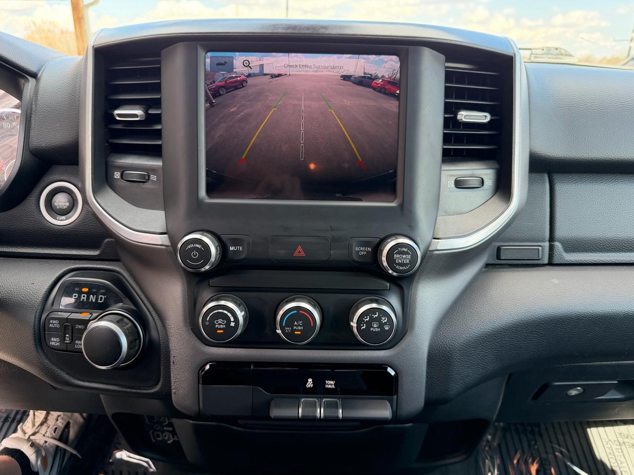 RAM 1500 Big Horn 4x4 Crew Cab 5'7" Box 2022