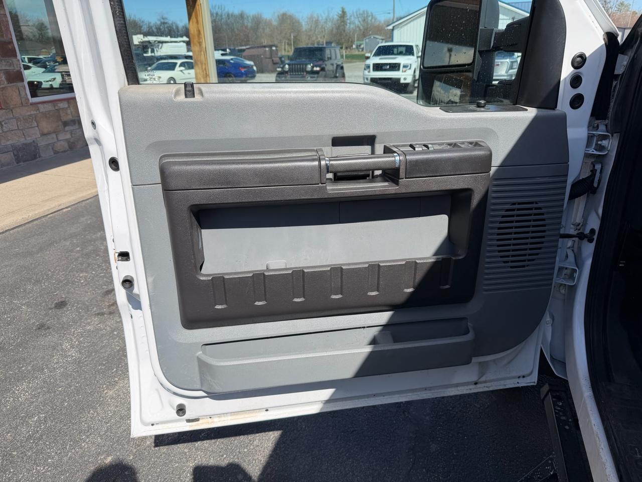 Ford Super Duty F-450 DRW 4WD Crew Cab 172" XL 2016