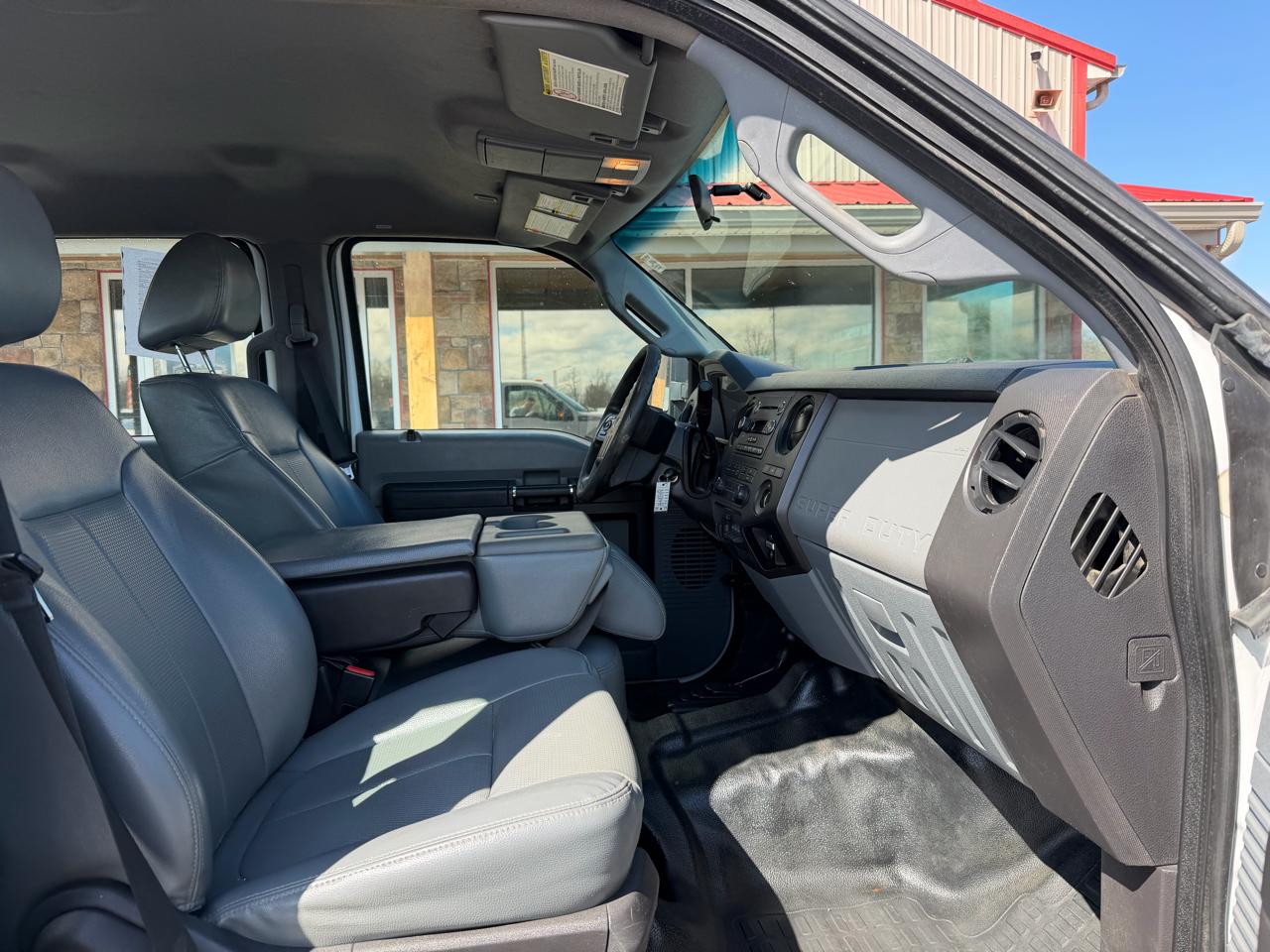 Ford Super Duty F-450 DRW 4WD Crew Cab 172" XL 2016