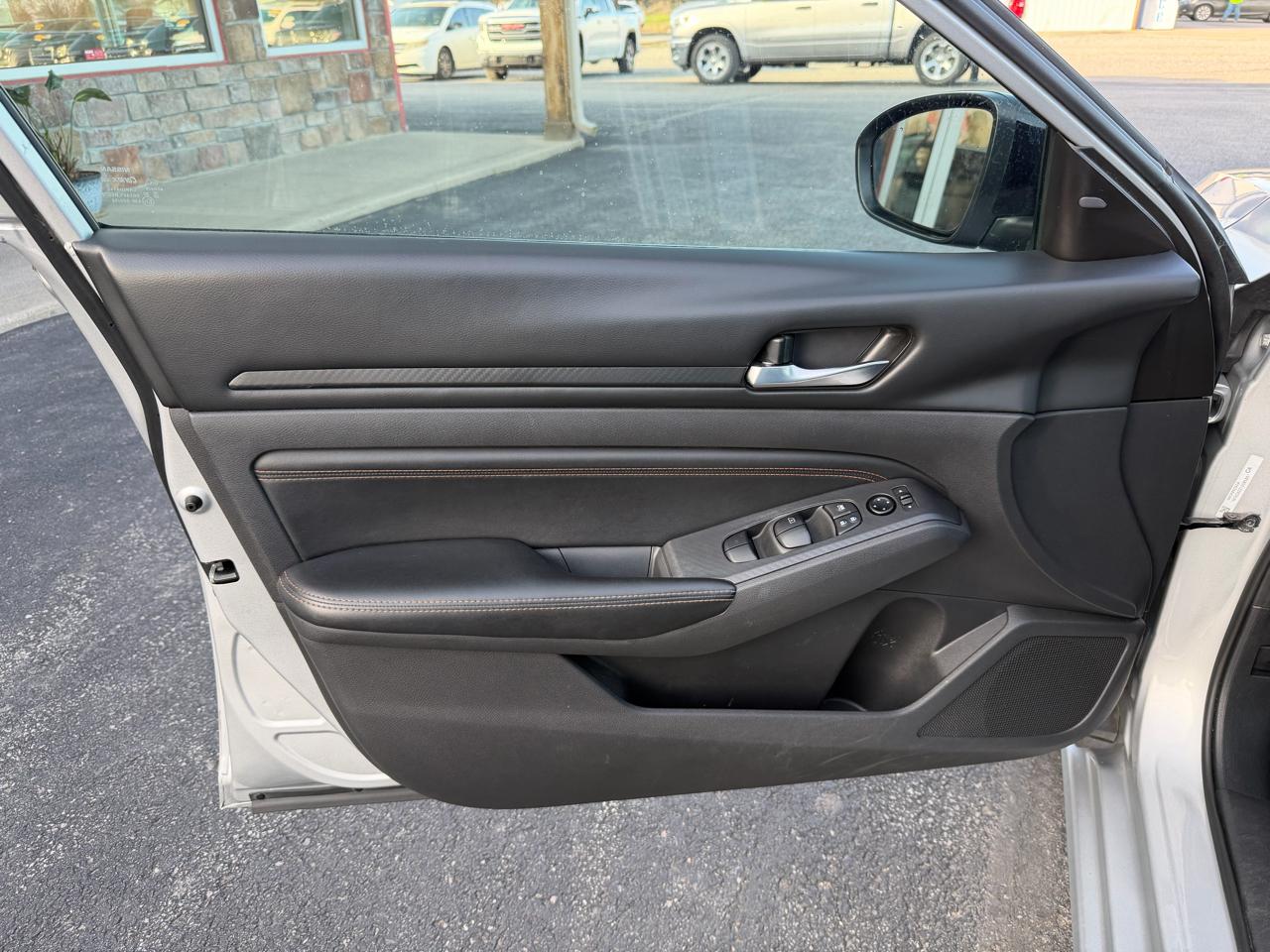 Nissan Altima 2.5 SR Sedan 2022