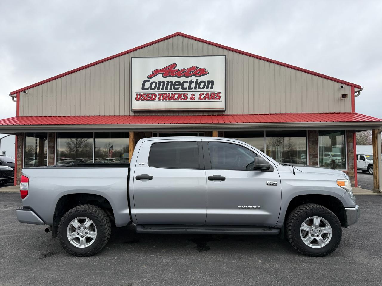 Toyota Tundra 4WD SR5 CrewMax 5.5' Bed (Natl) 2017