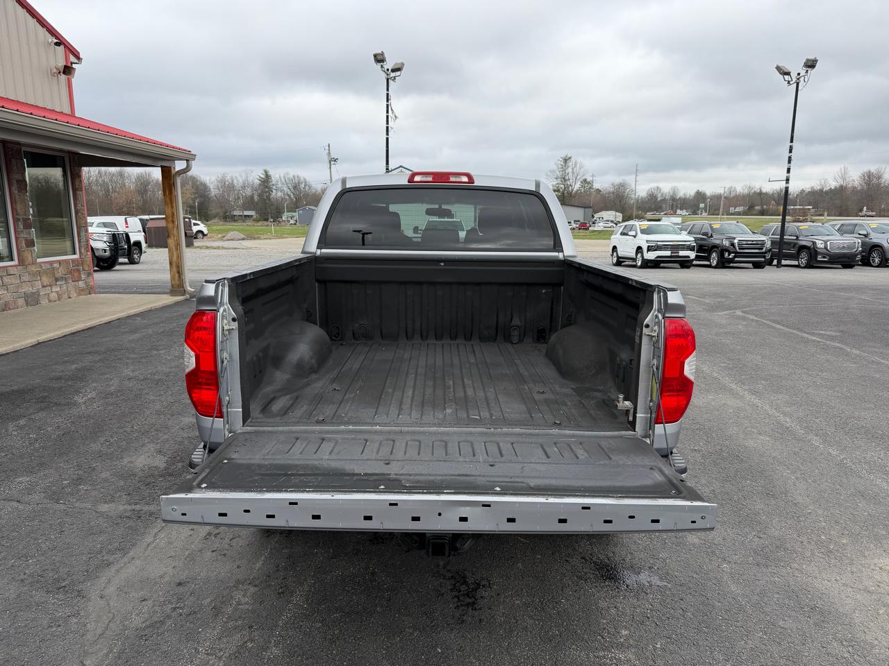Toyota Tundra 4WD SR5 CrewMax 5.5' Bed (Natl) 2017