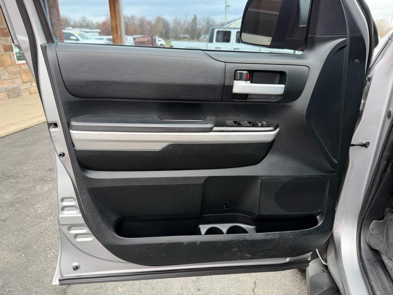 Toyota Tundra 4WD SR5 CrewMax 5.5' Bed (Natl) 2017