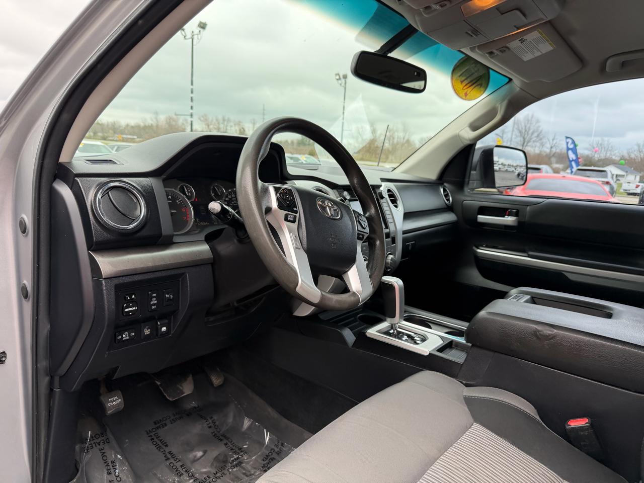 Toyota Tundra 4WD SR5 CrewMax 5.5' Bed (Natl) 2017
