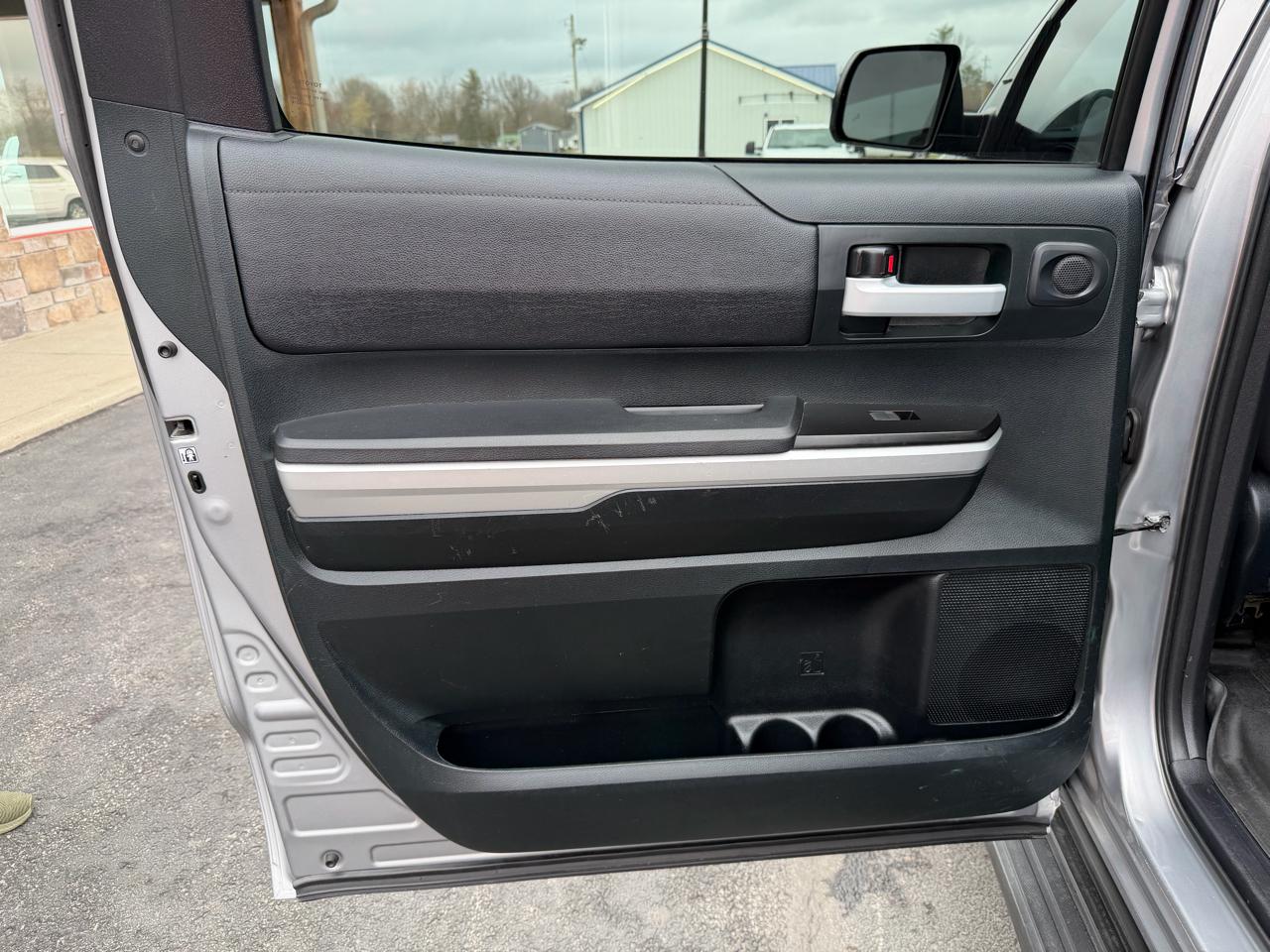 Toyota Tundra 4WD SR5 CrewMax 5.5' Bed (Natl) 2017