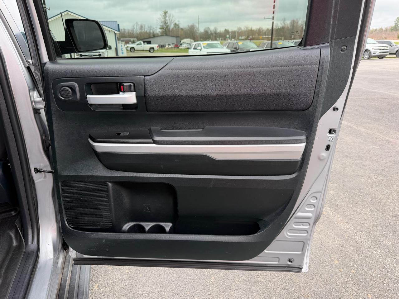 Toyota Tundra 4WD SR5 CrewMax 5.5' Bed (Natl) 2017