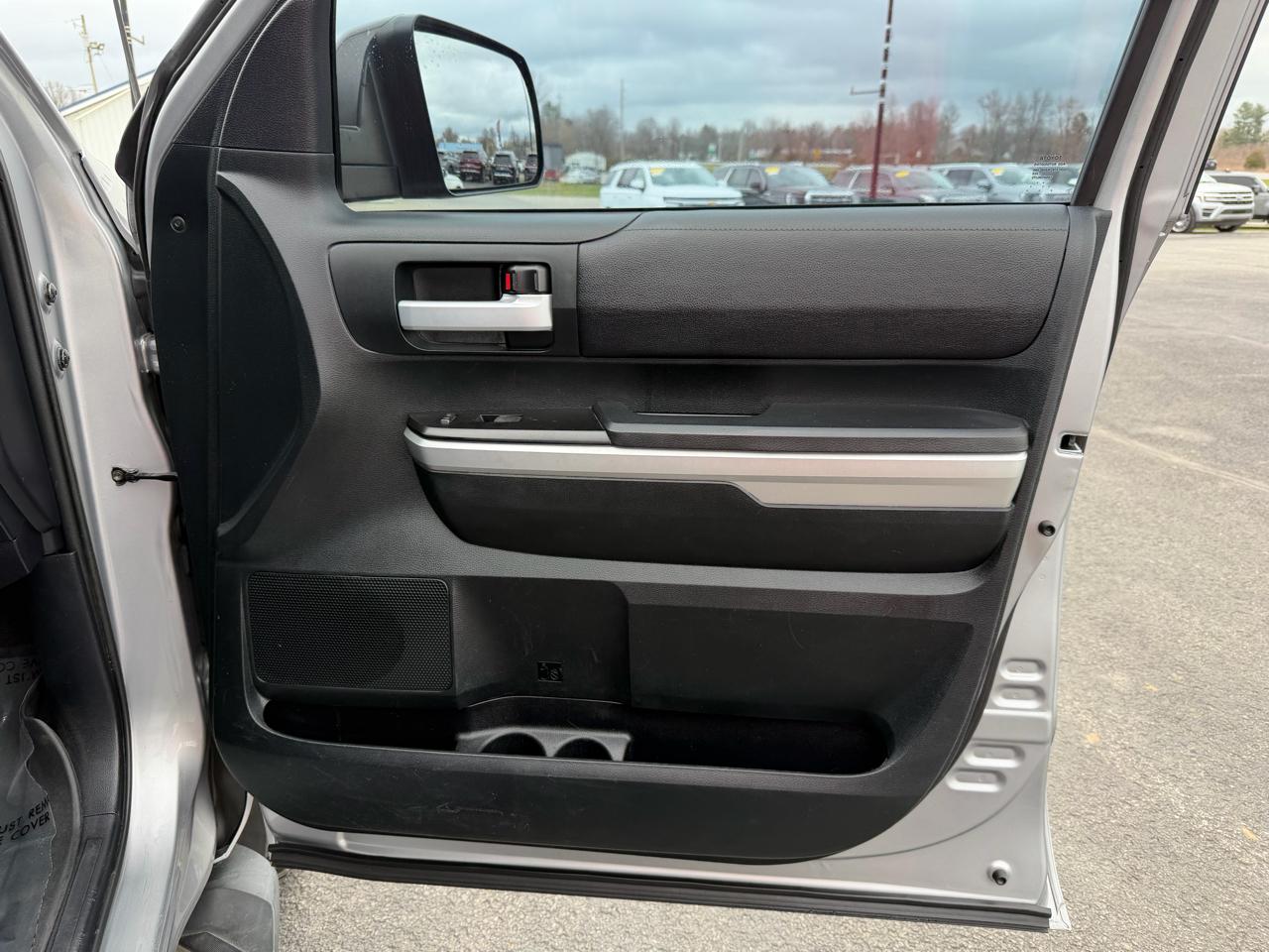 Toyota Tundra 4WD SR5 CrewMax 5.5' Bed (Natl) 2017