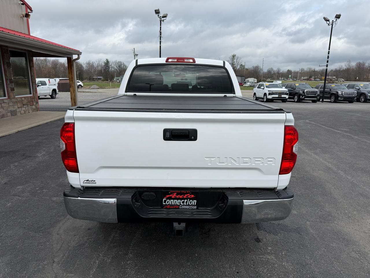 Toyota Tundra 4WD Truck CrewMax 5.7L FFV V8 6-Spd AT LTD (Natl) 2016