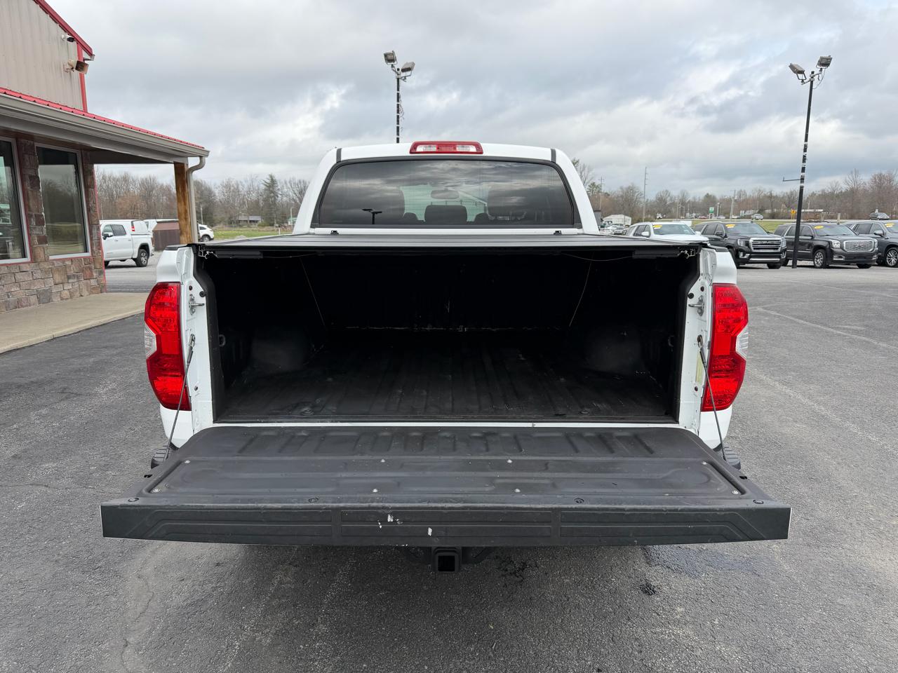 Toyota Tundra 4WD Truck CrewMax 5.7L FFV V8 6-Spd AT LTD (Natl) 2016