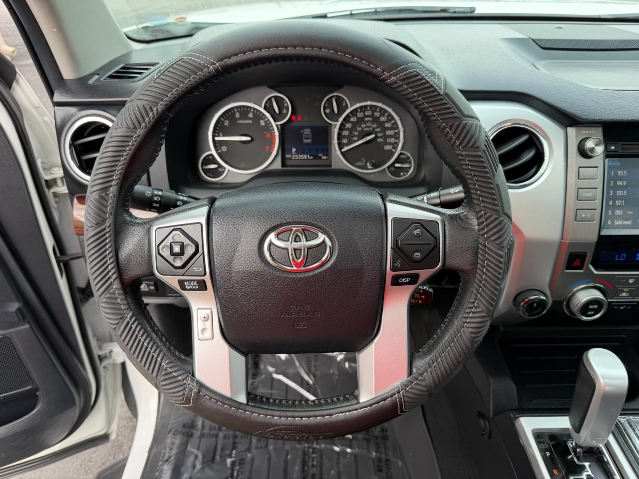 Toyota Tundra 4WD Truck CrewMax 5.7L FFV V8 6-Spd AT LTD (Natl) 2016