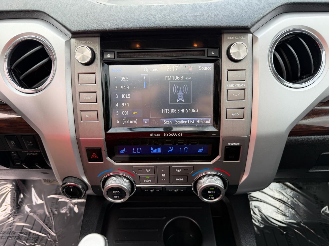 Toyota Tundra 4WD Truck CrewMax 5.7L FFV V8 6-Spd AT LTD (Natl) 2016