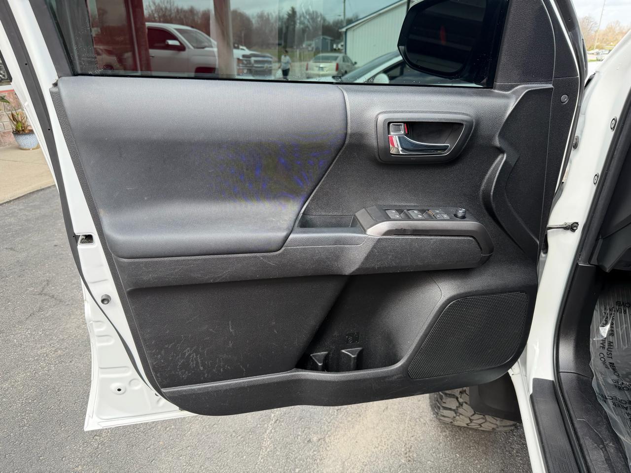 Toyota Tacoma 4WD TRD Off Road Double Cab 5' Bed V6 MT (Natl) 2022