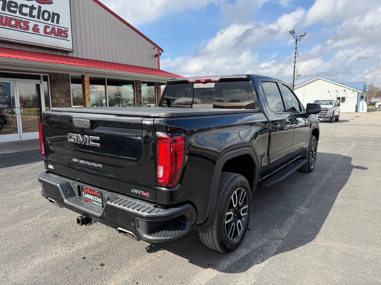GMC Sierra 1500 4WD Crew Cab 147" AT4 2021