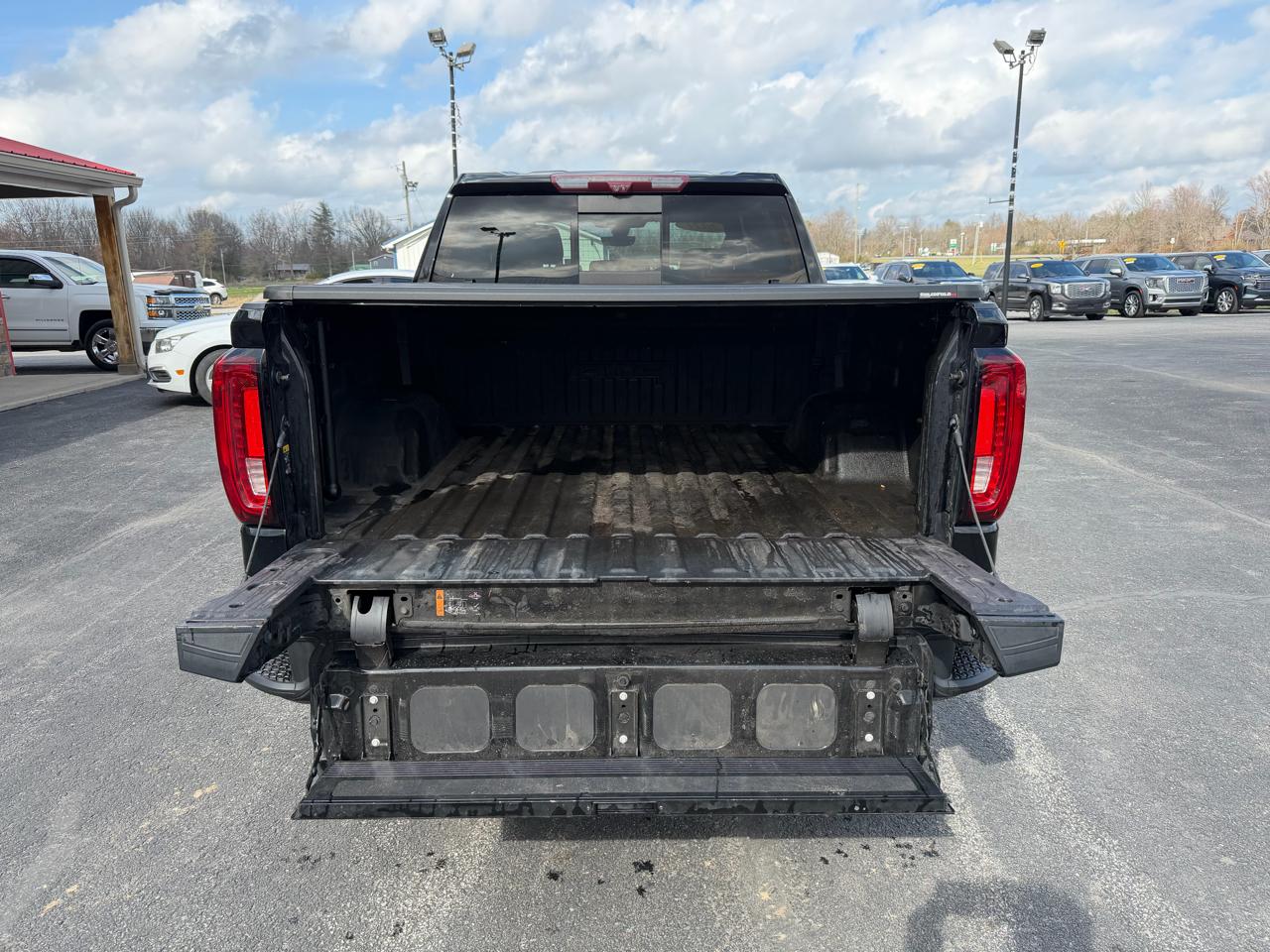 GMC Sierra 1500 4WD Crew Cab 147" AT4 2021