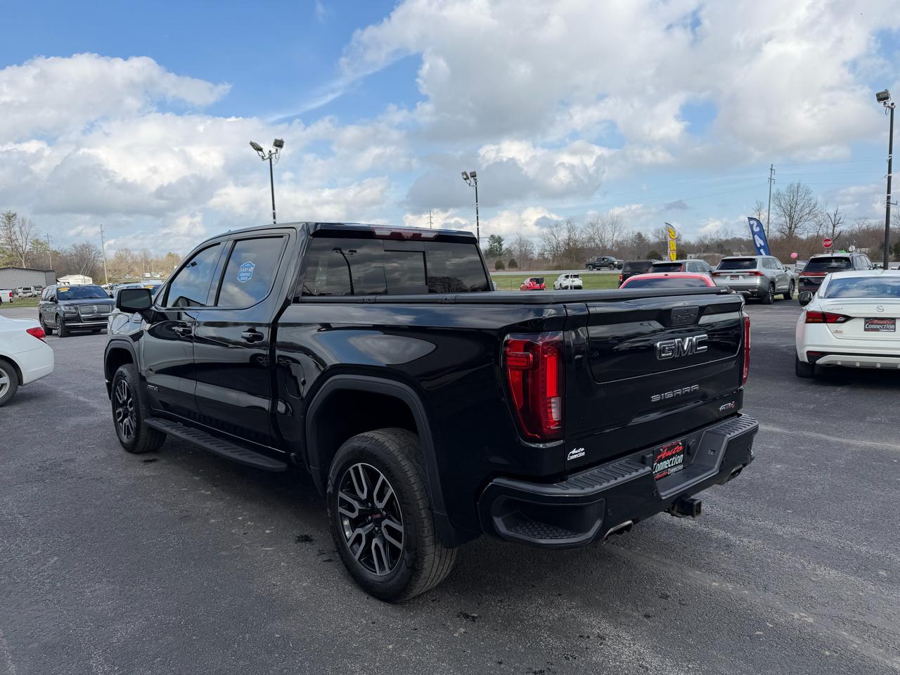 GMC Sierra 1500 4WD Crew Cab 147" AT4 2021