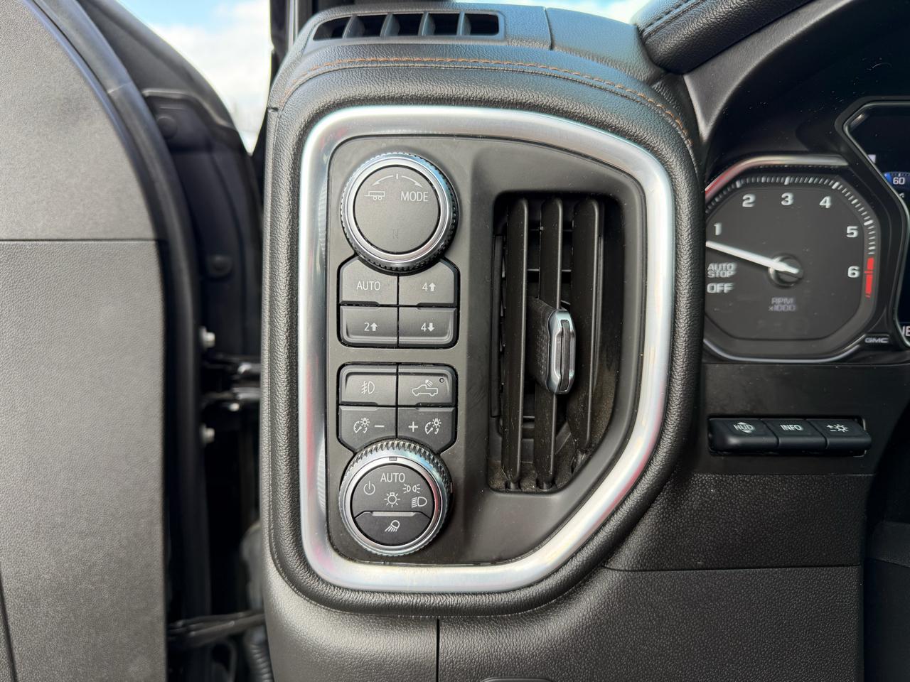 GMC Sierra 1500 4WD Crew Cab 147" AT4 2021