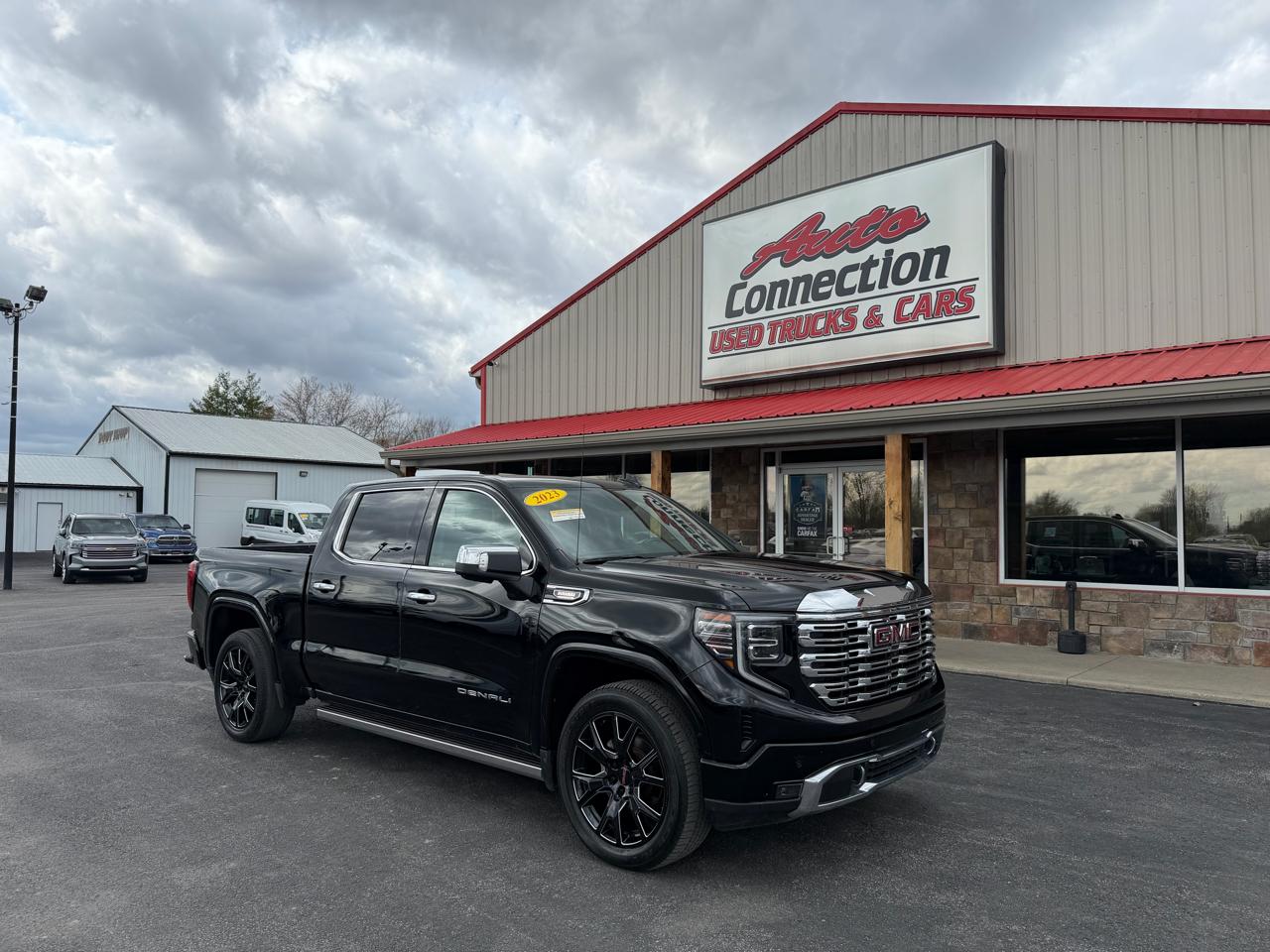 GMC Sierra 1500 4WD Crew Cab 147" Denali 2023