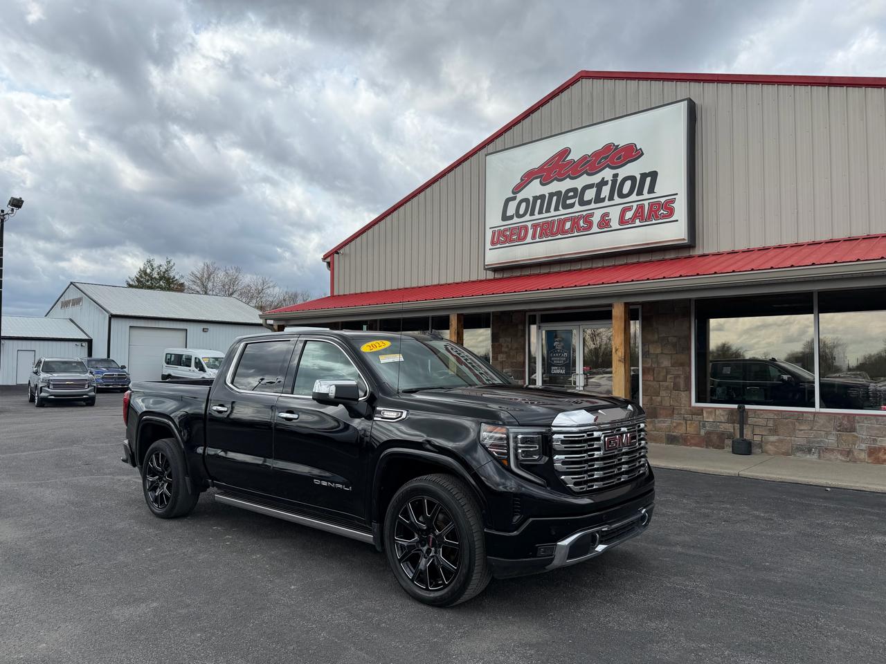 GMC Sierra 1500 4WD Crew Cab 147" Denali 2023