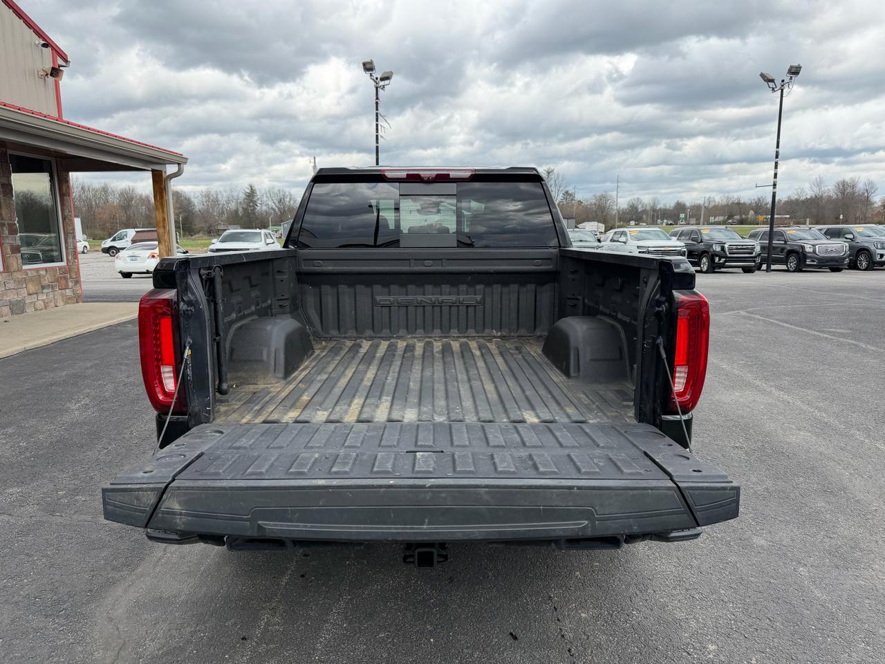 GMC Sierra 1500 4WD Crew Cab 147" Denali 2023