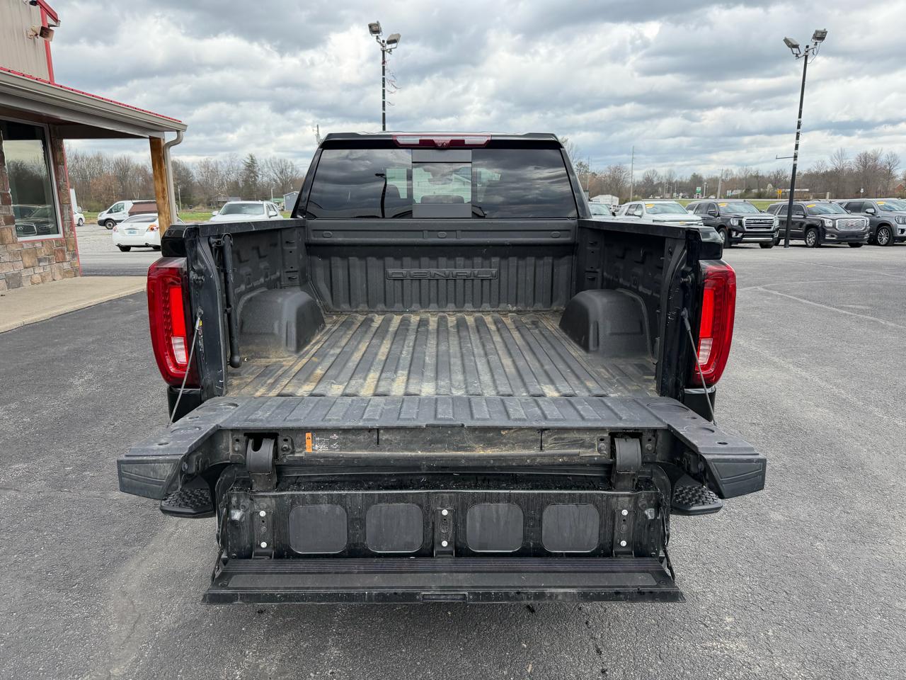 GMC Sierra 1500 4WD Crew Cab 147" Denali 2023