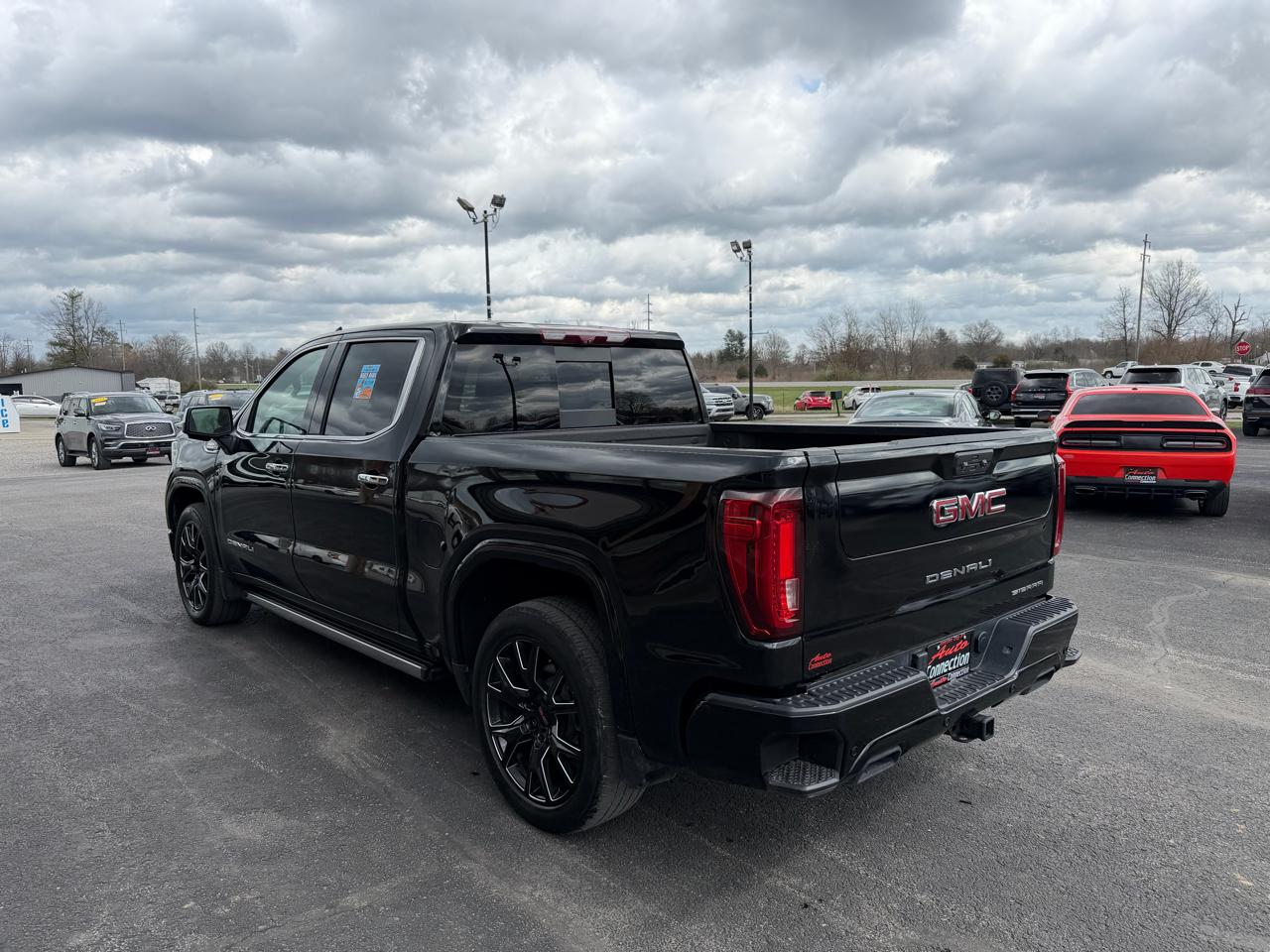GMC Sierra 1500 4WD Crew Cab 147" Denali 2023
