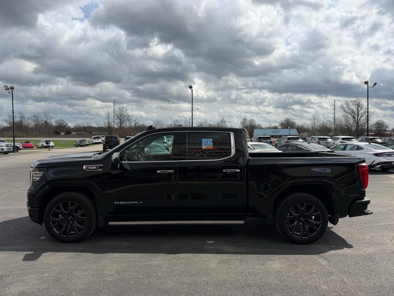 GMC Sierra 1500 4WD Crew Cab 147" Denali 2023