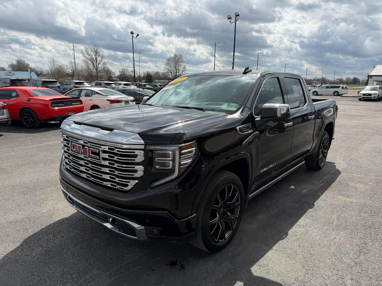 GMC Sierra 1500 4WD Crew Cab 147" Denali 2023