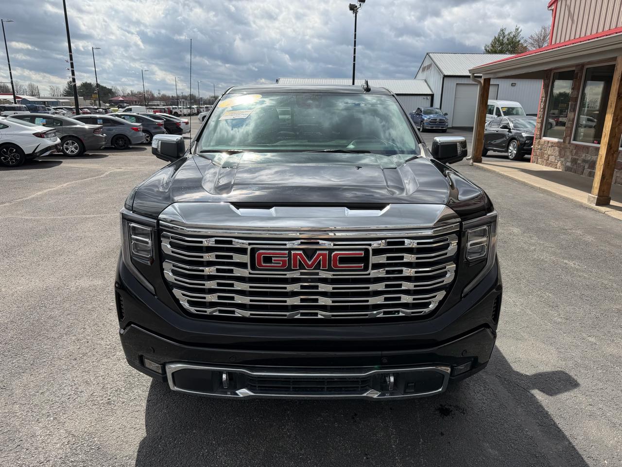 GMC Sierra 1500 4WD Crew Cab 147" Denali 2023