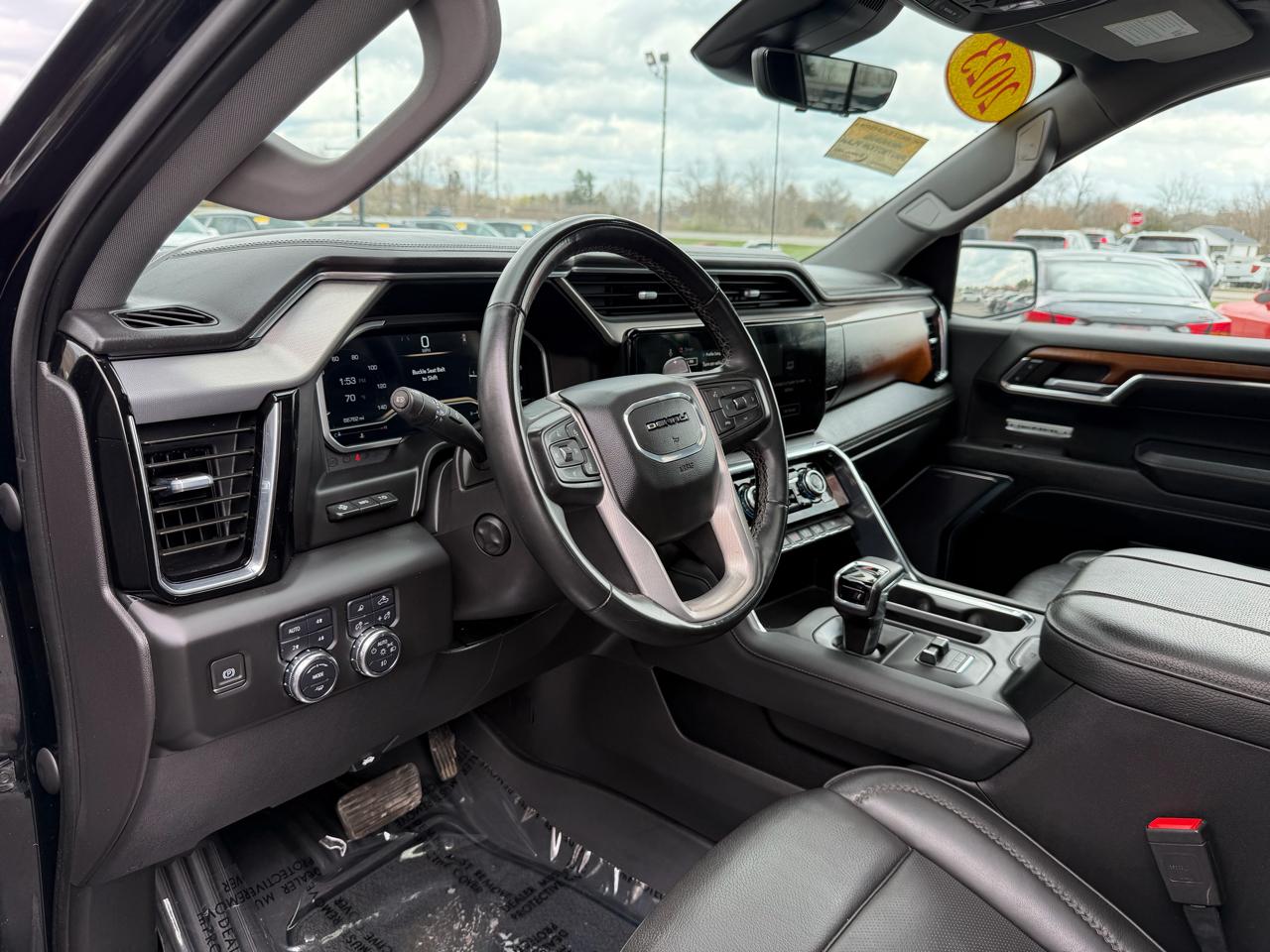 GMC Sierra 1500 4WD Crew Cab 147" Denali 2023