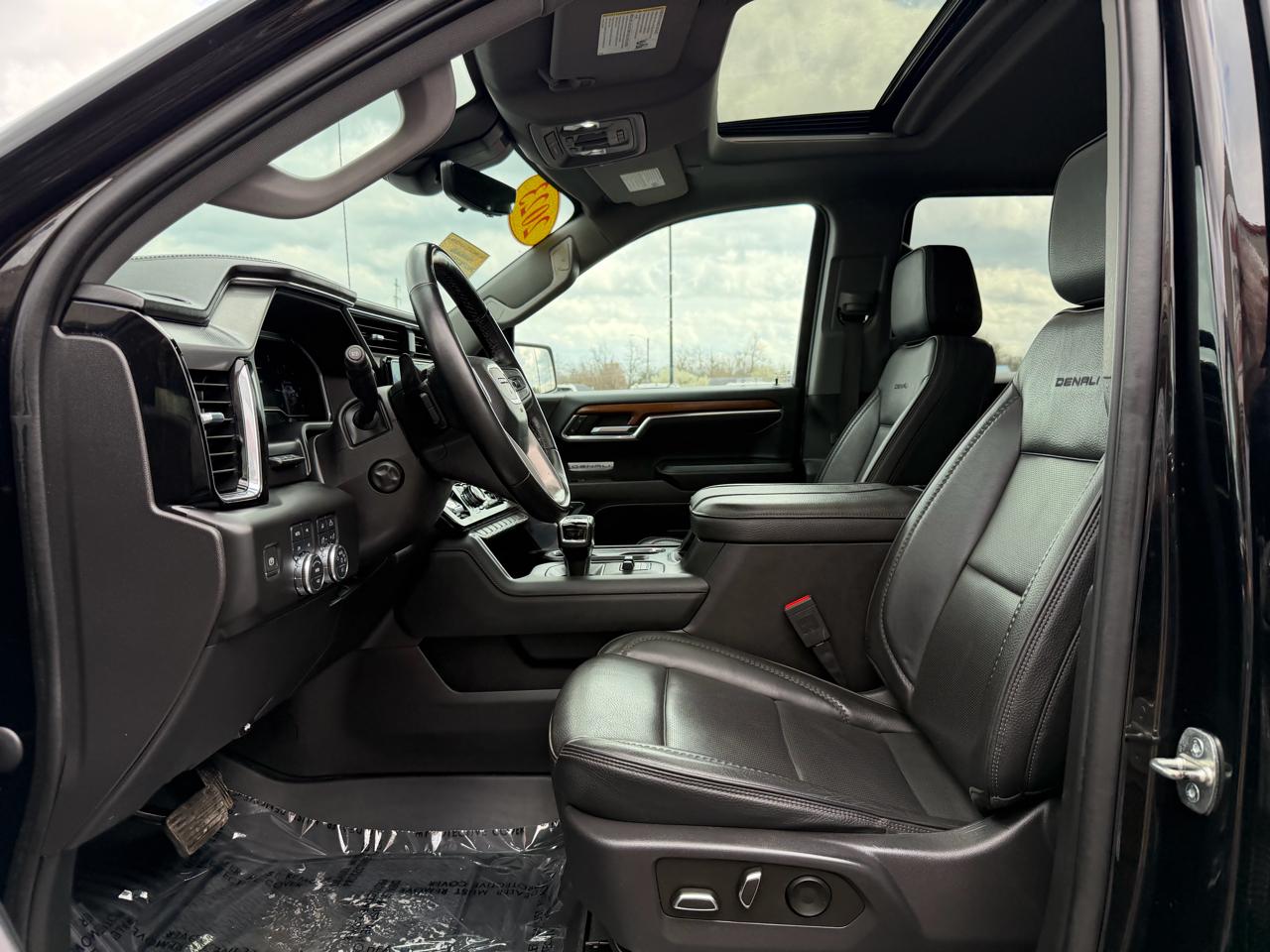 GMC Sierra 1500 4WD Crew Cab 147" Denali 2023