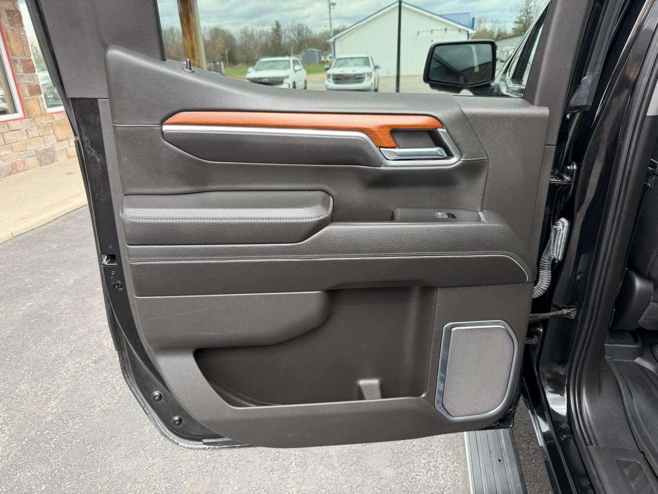 GMC Sierra 1500 4WD Crew Cab 147" Denali 2023