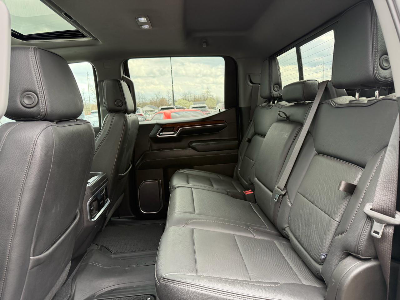 GMC Sierra 1500 4WD Crew Cab 147" Denali 2023