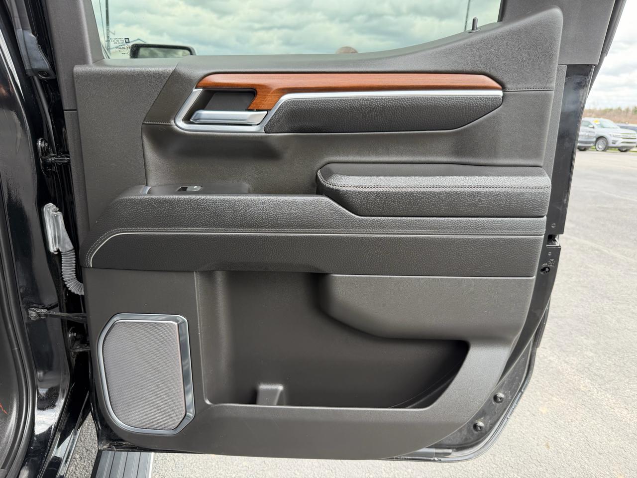 GMC Sierra 1500 4WD Crew Cab 147" Denali 2023