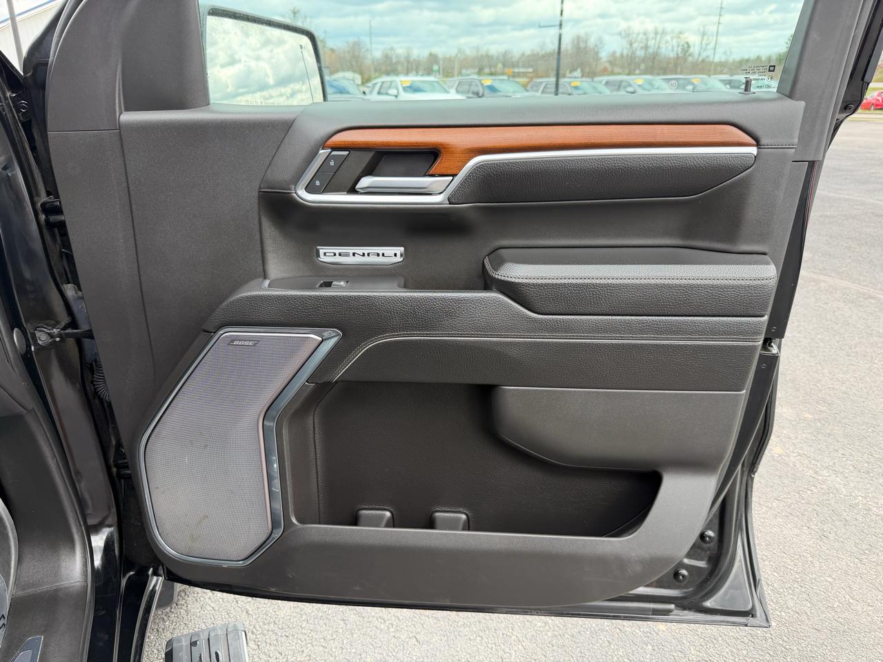 GMC Sierra 1500 4WD Crew Cab 147" Denali 2023