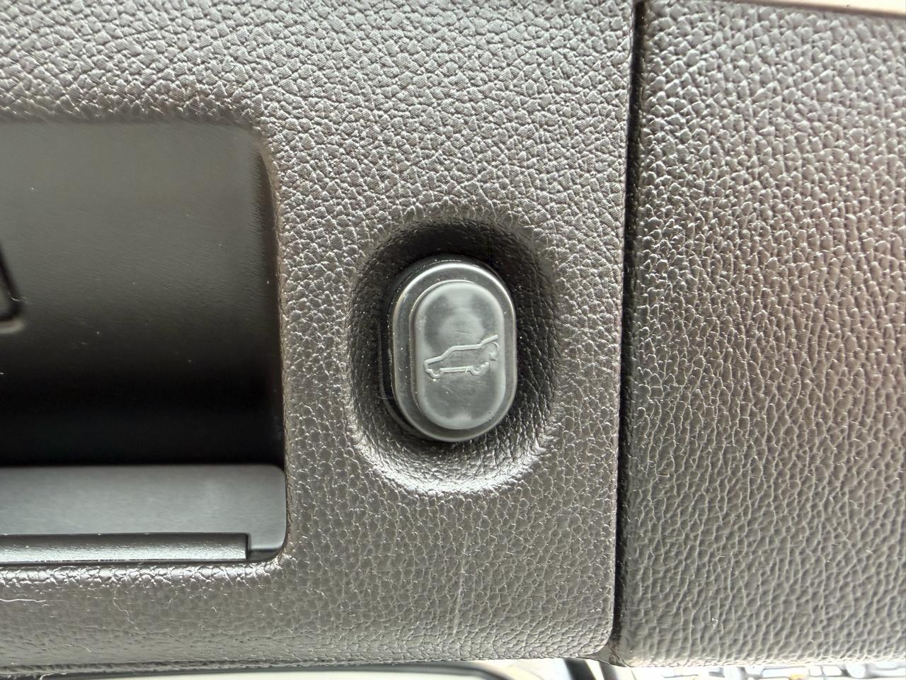 Chevrolet Suburban 4WD 4dr 1500 Premier 2017