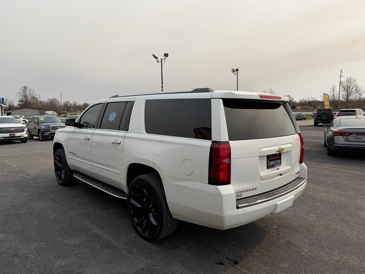 Chevrolet Suburban 4WD 4dr 1500 Premier 2017