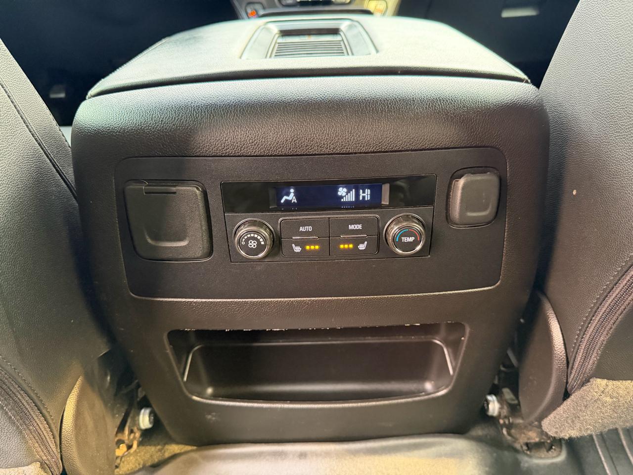 Chevrolet Suburban 4WD 4dr 1500 Premier 2017