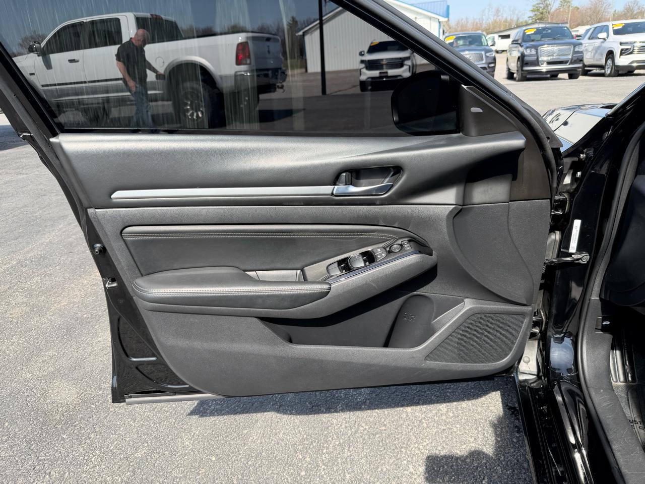 Nissan Altima 2.5 SV Sedan 2021