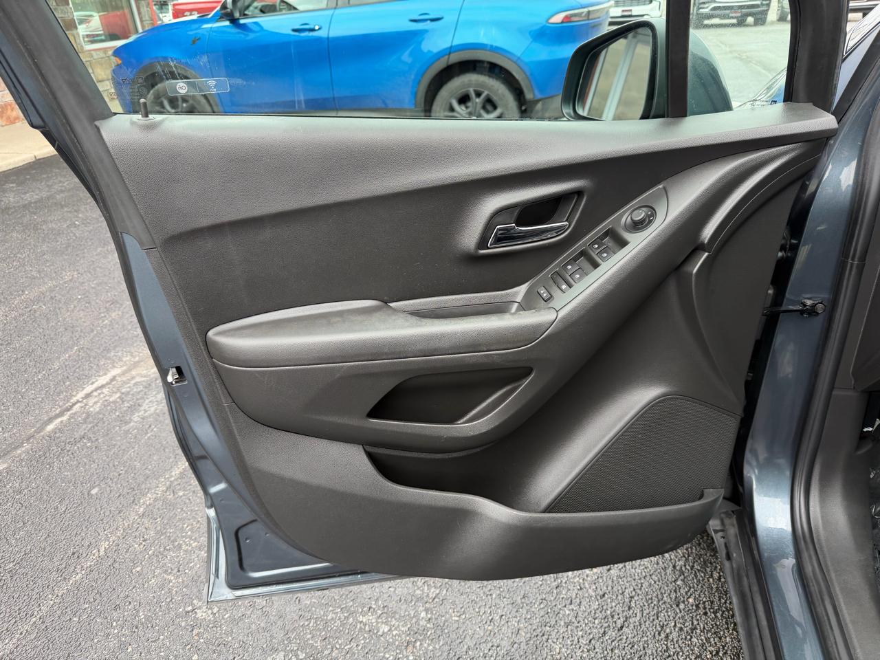 Chevrolet Trax FWD 4dr LT 2021