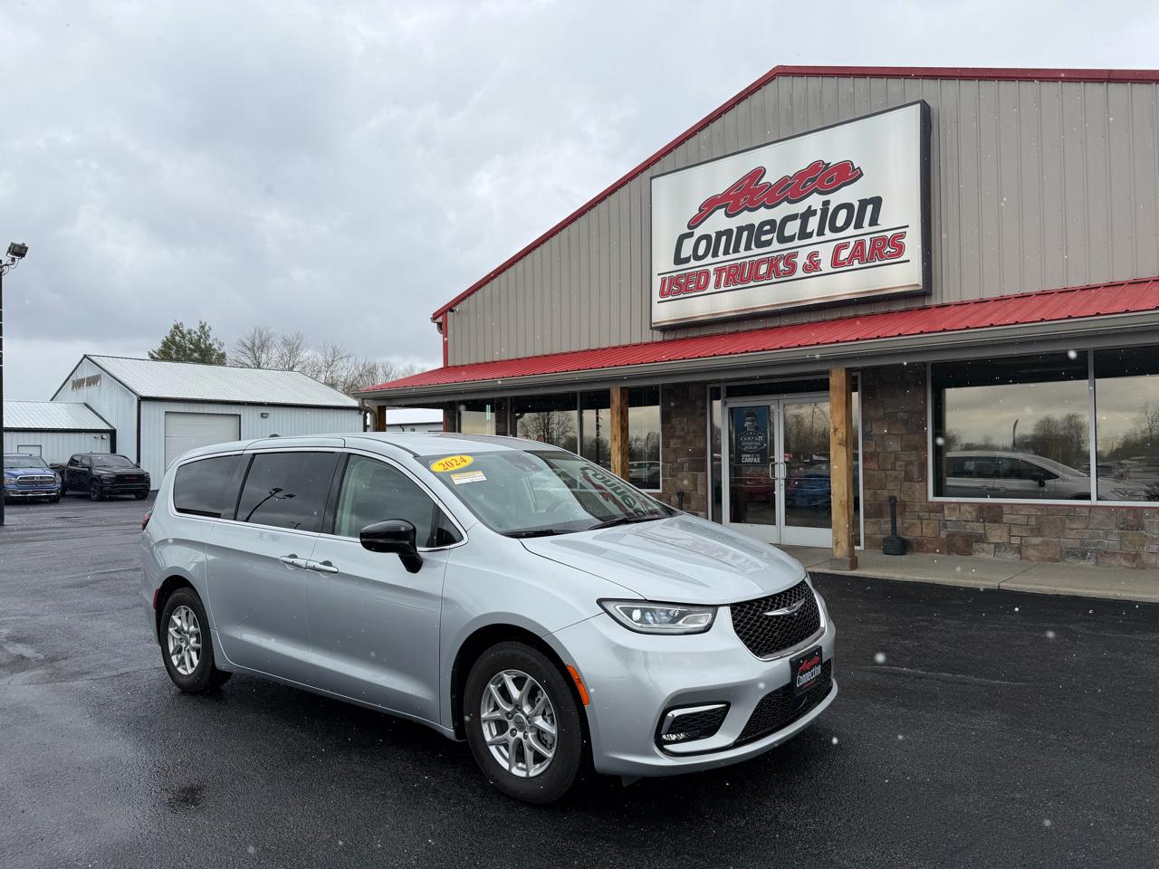 Chrysler Pacifica Touring L FWD 2024