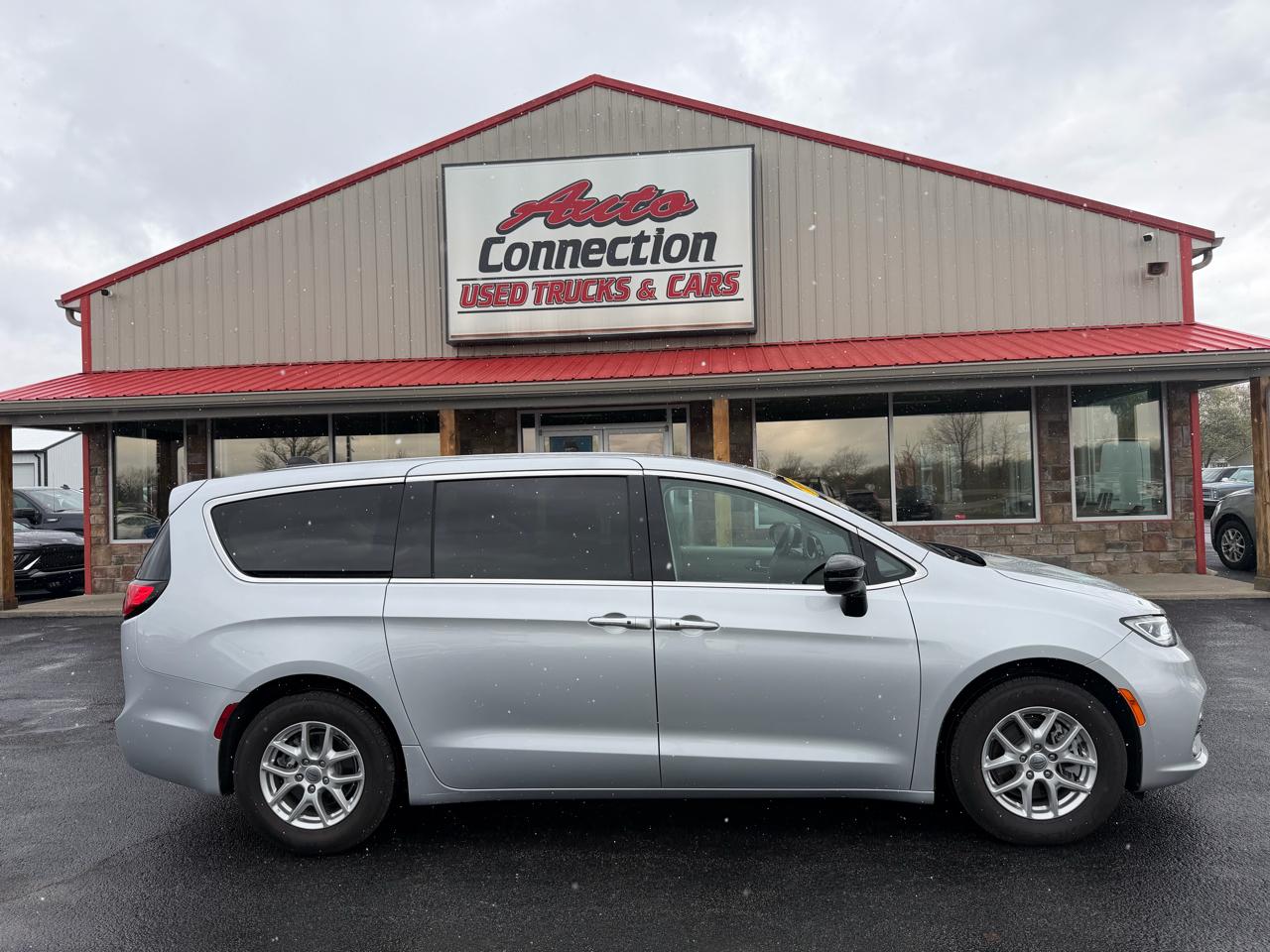 Chrysler Pacifica Touring L FWD 2024